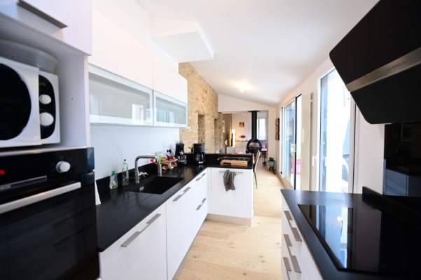 A vendre à Concarneau au centre-ville maison rénovée avec grande terrasse