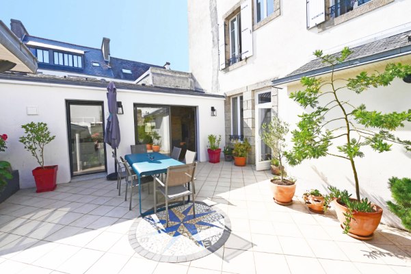 A vendre à Concarneau au centre-ville maison rénovée avec grande terrasse