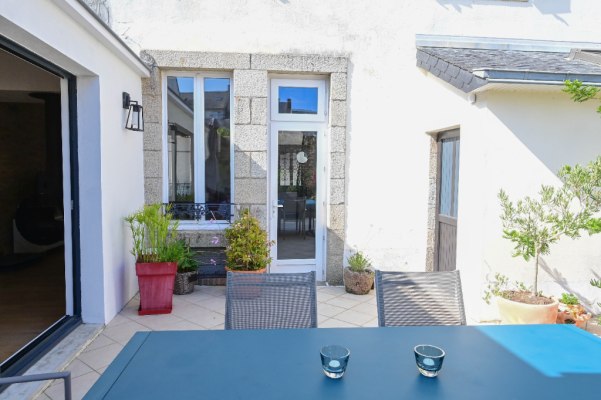 A vendre à Concarneau au centre-ville maison rénovée avec grande terrasse
