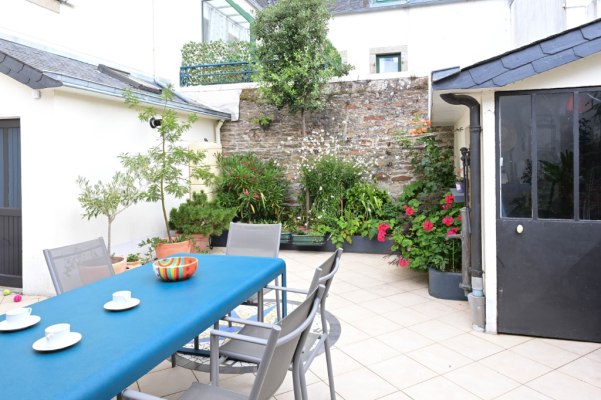 A vendre à Concarneau au centre-ville maison rénovée avec grande terrasse
