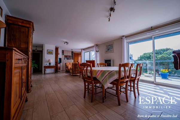 Concarneau La Corniche Appartement de 116 m² avec terrasse, cave et deux garages