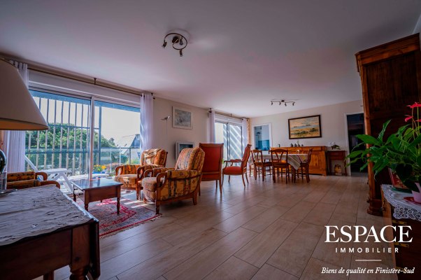 Concarneau La Corniche Appartement de 116 m² avec terrasse, cave et deux garages