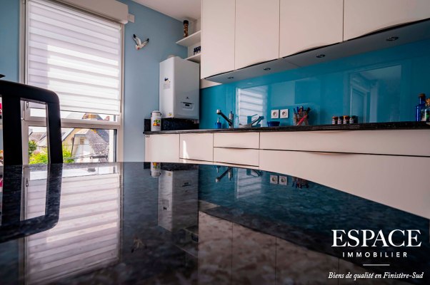 Concarneau La Corniche Appartement de 116 m² avec terrasse, cave et deux garages