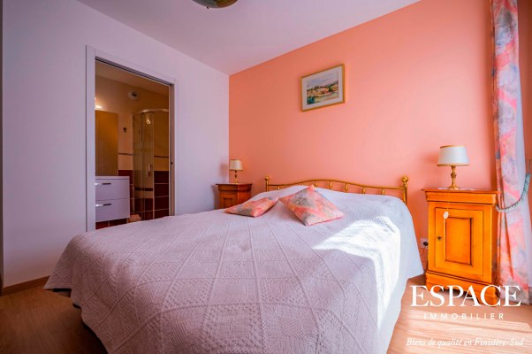 Concarneau La Corniche Appartement de 116 m² avec terrasse, cave et deux garages