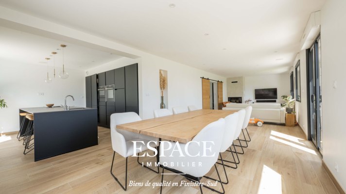 A vendre à deux pas de la plage des Sables Blancs - belle maison familiale à la rénovation contemporaine