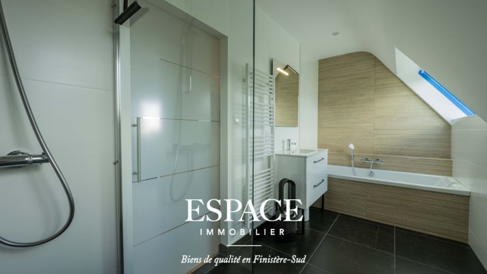 A vendre à deux pas de la plage des Sables Blancs - belle maison familiale à la rénovation contemporaine