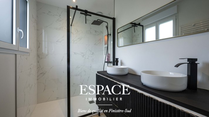 A vendre à deux pas de la plage des Sables Blancs - belle maison familiale à la rénovation contemporaine