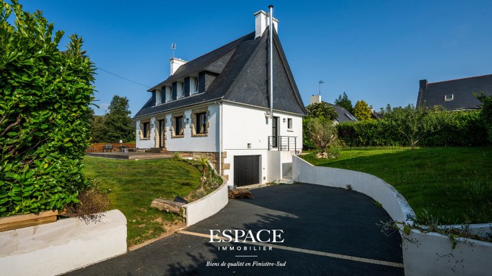 A vendre à deux pas de la plage des Sables Blancs - belle maison familiale à la rénovation contemporaine