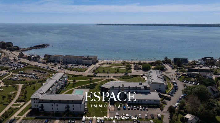 A vendre à Concarneau devant la plage des Sables Blancs bel appartement  3 pièces avec balcon & parking privatif