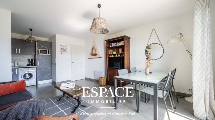 A vendre à Concarneau devant la plage des Sables Blancs bel appartement  3 pièces avec balcon &amp; parking privatif