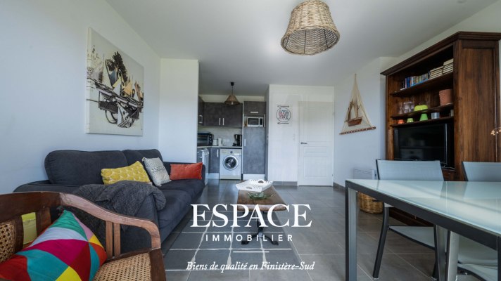 A vendre à Concarneau devant la plage des Sables Blancs bel appartement  3 pièces avec balcon &amp; parking privatif