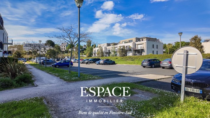 A vendre à Concarneau devant la plage des Sables Blancs bel appartement  3 pièces avec balcon &amp; parking privatif