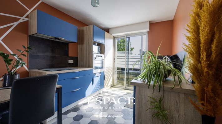 A vendre à Larmor Plage appartement 2 pièces avec balcon &amp; garage