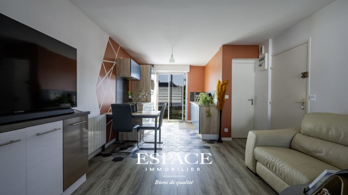 A vendre à Larmor Plage appartement 2 pièces avec balcon &amp; garage