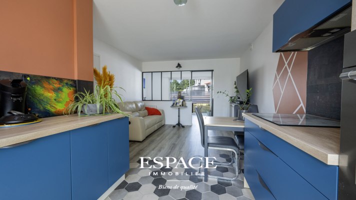 A vendre à Larmor Plage appartement 2 pièces avec balcon &amp; garage