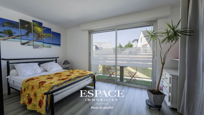 A vendre à Larmor Plage appartement 2 pièces avec balcon &amp; garage