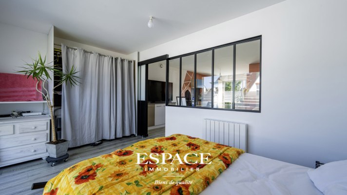 A vendre à Larmor Plage appartement 2 pièces avec balcon &amp; garage