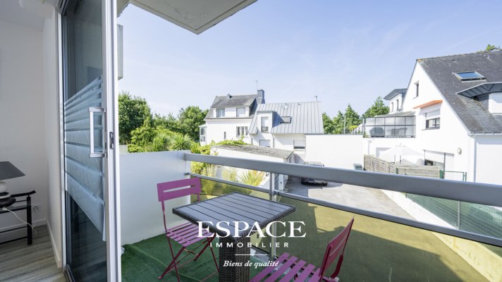 A vendre à Larmor Plage appartement 2 pièces avec balcon &amp; garage