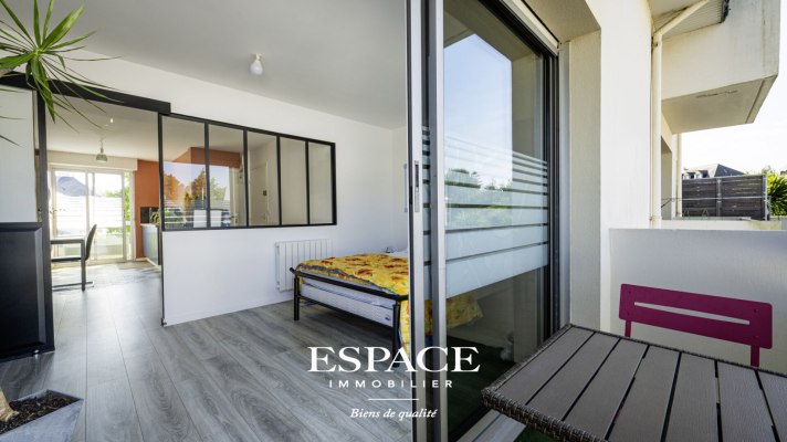 A vendre à Larmor Plage appartement 2 pièces avec balcon &amp; garage