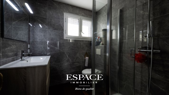 A vendre à Larmor Plage appartement 2 pièces avec balcon &amp; garage