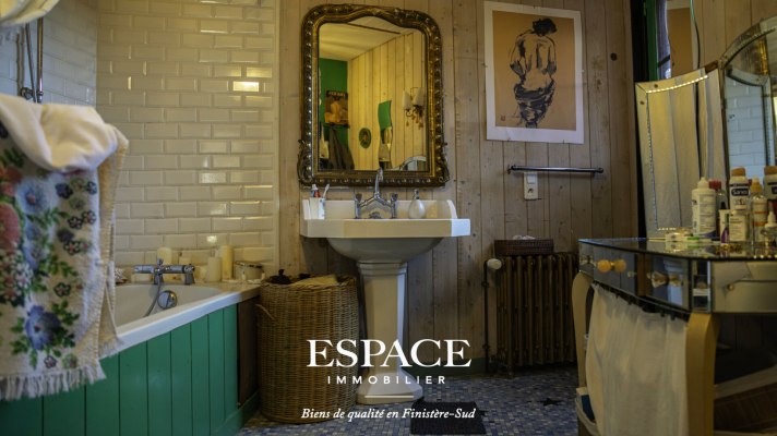 A vendre au centre-ville de Concarneau maison de charme &amp; emplacement prisé