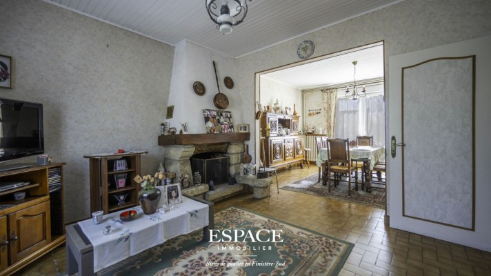 A vendre à La Forêt-Fouesnant maison tradionnelle avec un fort potentiel sur un grand terrain construtible