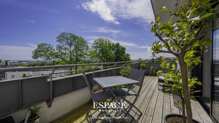 A vendre à Concarneau appartement d'exception 4 pièces de 102 m² en dernier étage avec grande