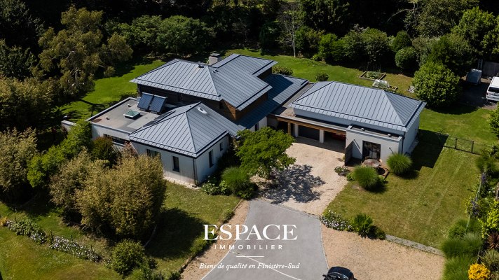 À Vendre Maison d'architecte de 327 m² à Trégunc, à 2 kms de la plage et des commerces - Studio indépendant - Terrain de 2 665 m²