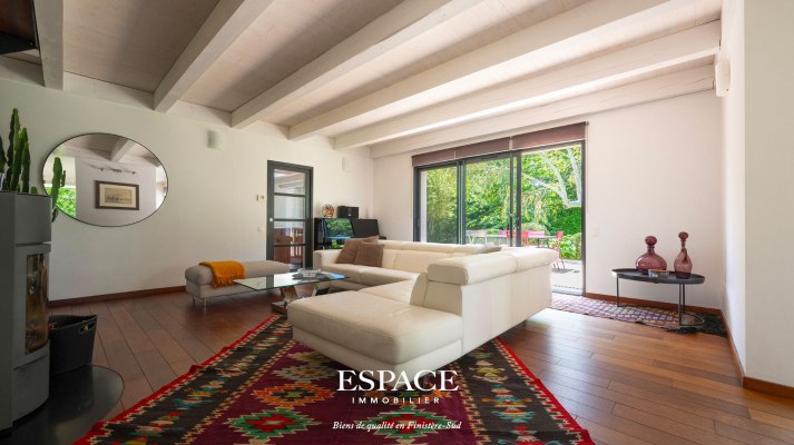 À Vendre Maison d'architecte de 327 m² à Trégunc, à 2 kms de la plage et des commerces - Studio indépendant - Terrain de 2 665 m²