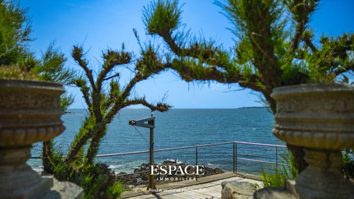 A vendre Concarneau La Corniche appartement de 93 m2 face à la mer.