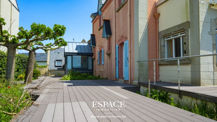 A vendre Concarneau La Corniche appartement de 93 m2 face à la mer.