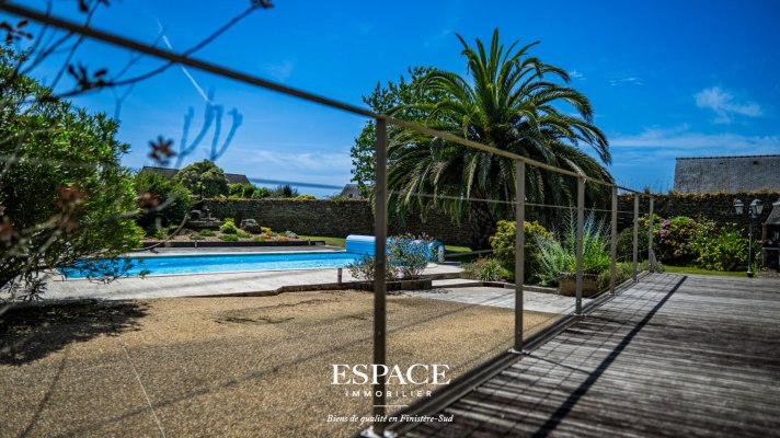A vendre à la Foret-fouesnant - belle propriété de caractère avec deux maisons, piscine et dépendances
