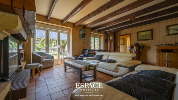 A vendre à la Foret-fouesnant - belle propriété de caractère avec deux maisons, piscine et dépendances