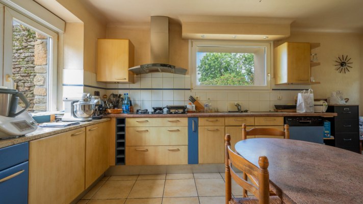 A vendre à la Foret-fouesnant - belle propriété de caractère avec deux maisons, piscine et dépendances