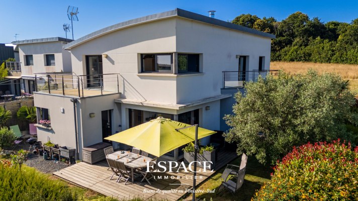 A vendre à Concarneau maison contemporaine de 187 m²  à deux pas de la plage des Sables Blancs
