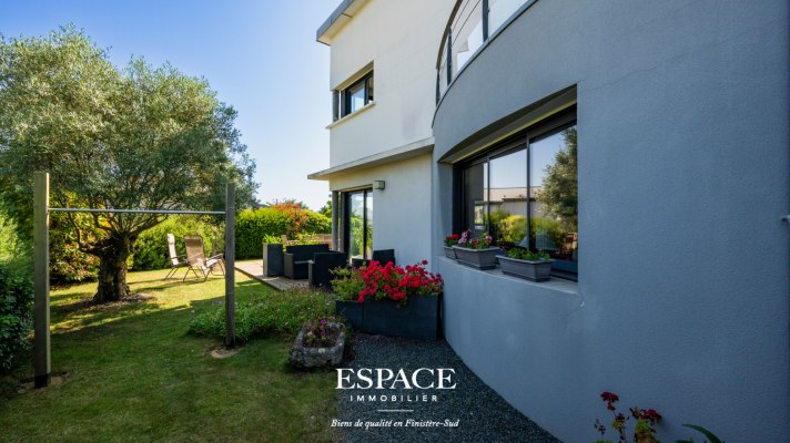 A vendre à Concarneau maison contemporaine de 187 m²  à deux pas de la plage des Sables Blancs