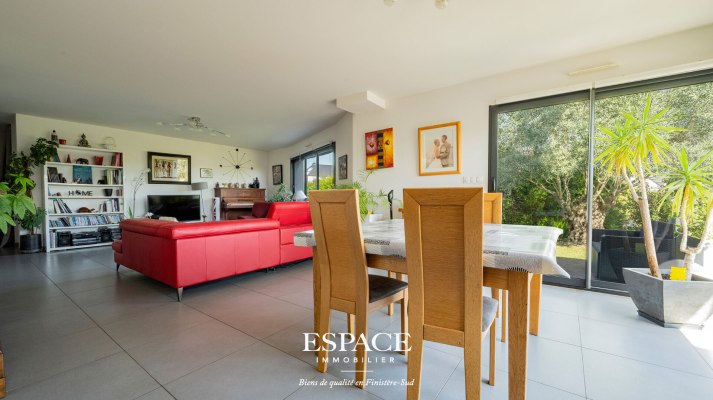 A vendre à Concarneau maison contemporaine de 187 m²  à deux pas de la plage des Sables Blancs