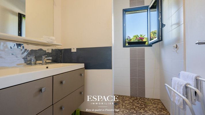 A vendre à Concarneau maison contemporaine de 187 m²  à deux pas de la plage des Sables Blancs