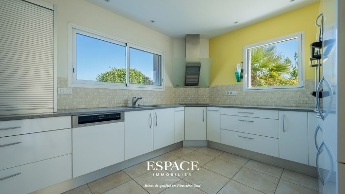 A vendre à Concarneau rive droite - maison contemporaine - architecture épurée, ascenseur, solarium - un bien rare entre centre-ville, plage et nature