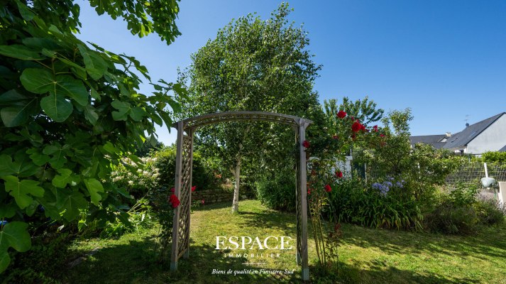 A vendre à Concarneau rive droite - maison contemporaine - architecture épurée, ascenseur, solarium - un bien rare entre centre-ville, plage et nature
