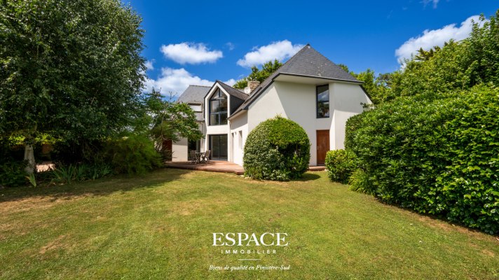 A vendre à Concarneau Le Cabellou à 100 m de la plage - Maison d'architecte avec piscine et jardin paysager