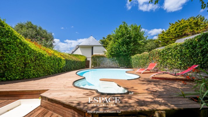 A vendre à Concarneau Le Cabellou à 100 m de la plage - Maison d'architecte avec piscine et jardin paysager