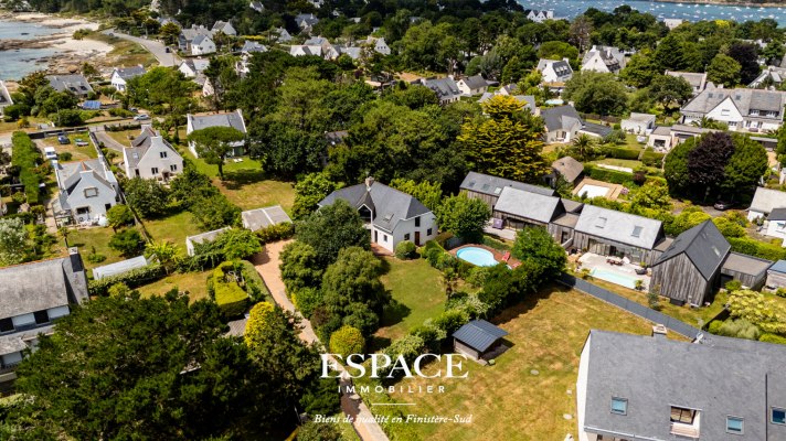 A vendre à Concarneau Le Cabellou à 100 m de la plage - Maison d'architecte avec piscine et jardin paysager