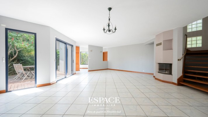 A vendre à Concarneau Le Cabellou à 100 m de la plage - Maison d'architecte avec piscine et jardin paysager