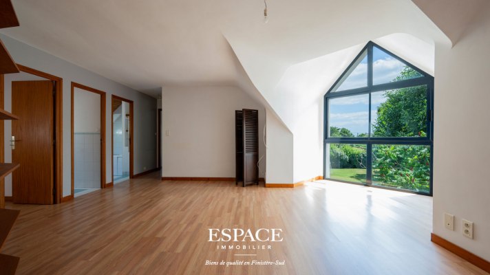 A vendre à Concarneau Le Cabellou à 100 m de la plage - Maison d'architecte avec piscine et jardin paysager