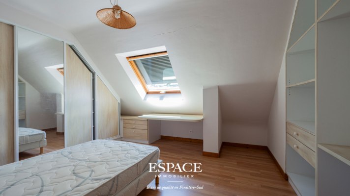 A vendre à Concarneau Le Cabellou à 100 m de la plage - Maison d'architecte avec piscine et jardin paysager