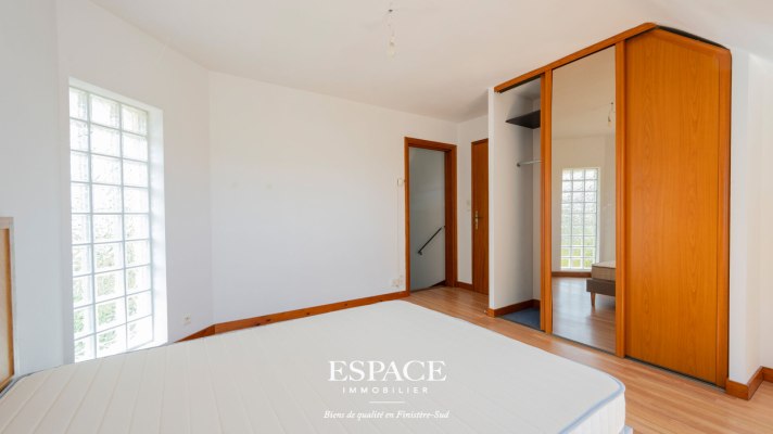 A vendre à Concarneau Le Cabellou à 100 m de la plage - Maison d'architecte avec piscine et jardin paysager