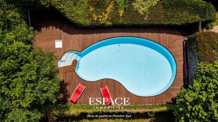 A vendre à Concarneau Le Cabellou à 100 m de la plage - Maison d'architecte avec piscine et jardin paysager