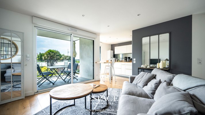 Rare à la vente - Corniche, Concarneau - 3 pièces avec intérieur soigné, terrasse et garage à 100 m de la mer.