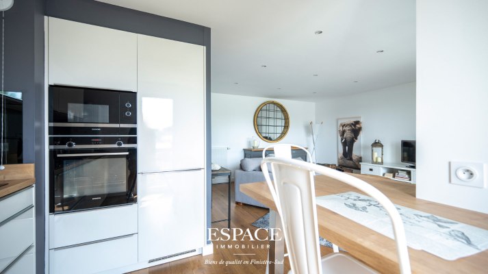 Rare à la vente - Corniche, Concarneau - 3 pièces avec intérieur soigné, terrasse et garage à 100 m de la mer.